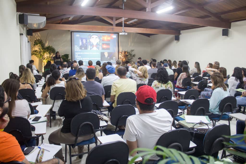 Alice Izumi palestra Seminario Pernambuco Paisagismo joão pedro 1024x683 - Atmosphera realiza Seminário sobre jardins do futuro