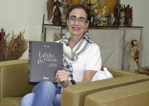 monyca ayub livro estilo atitude autora - Mônica Ayub escreve livro sobre a moda e o tempo