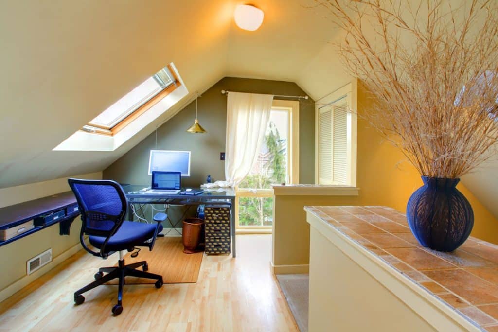 SIM HOME OFFICE CUIDADO COM A LUZ 1024x683 - Confira as dicas de como renovar o home office