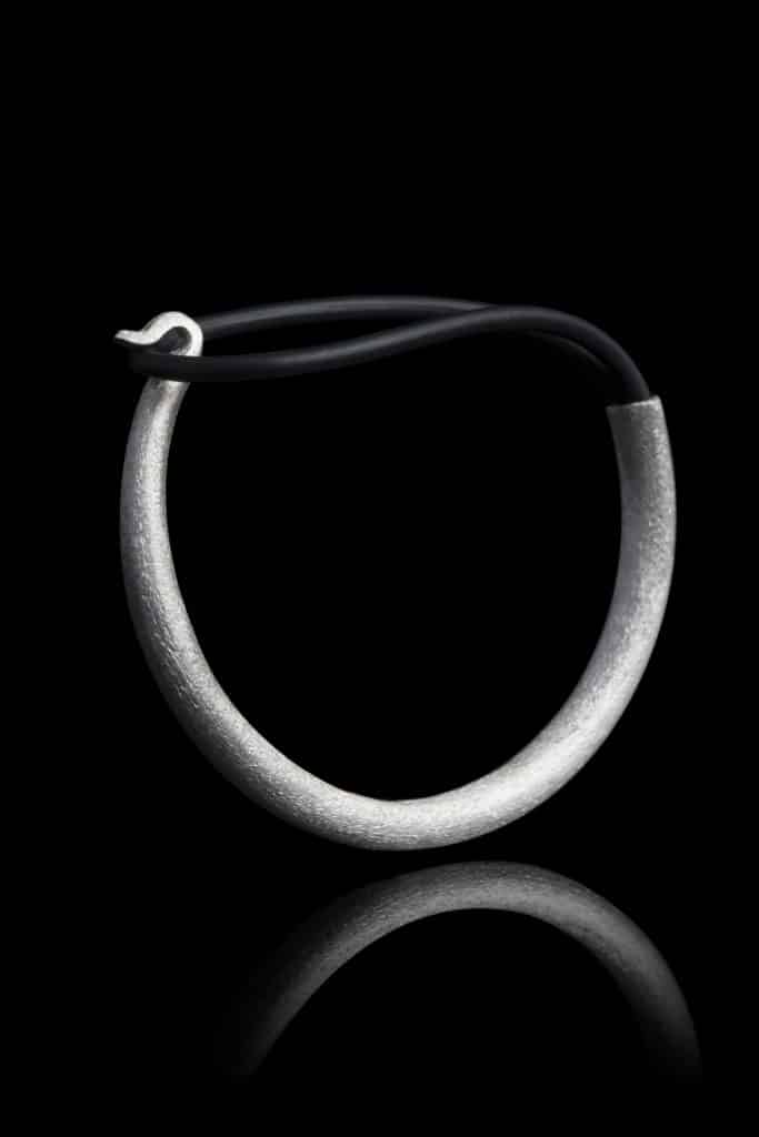 pulseira viking 683x1024 - O metal como forma de arte